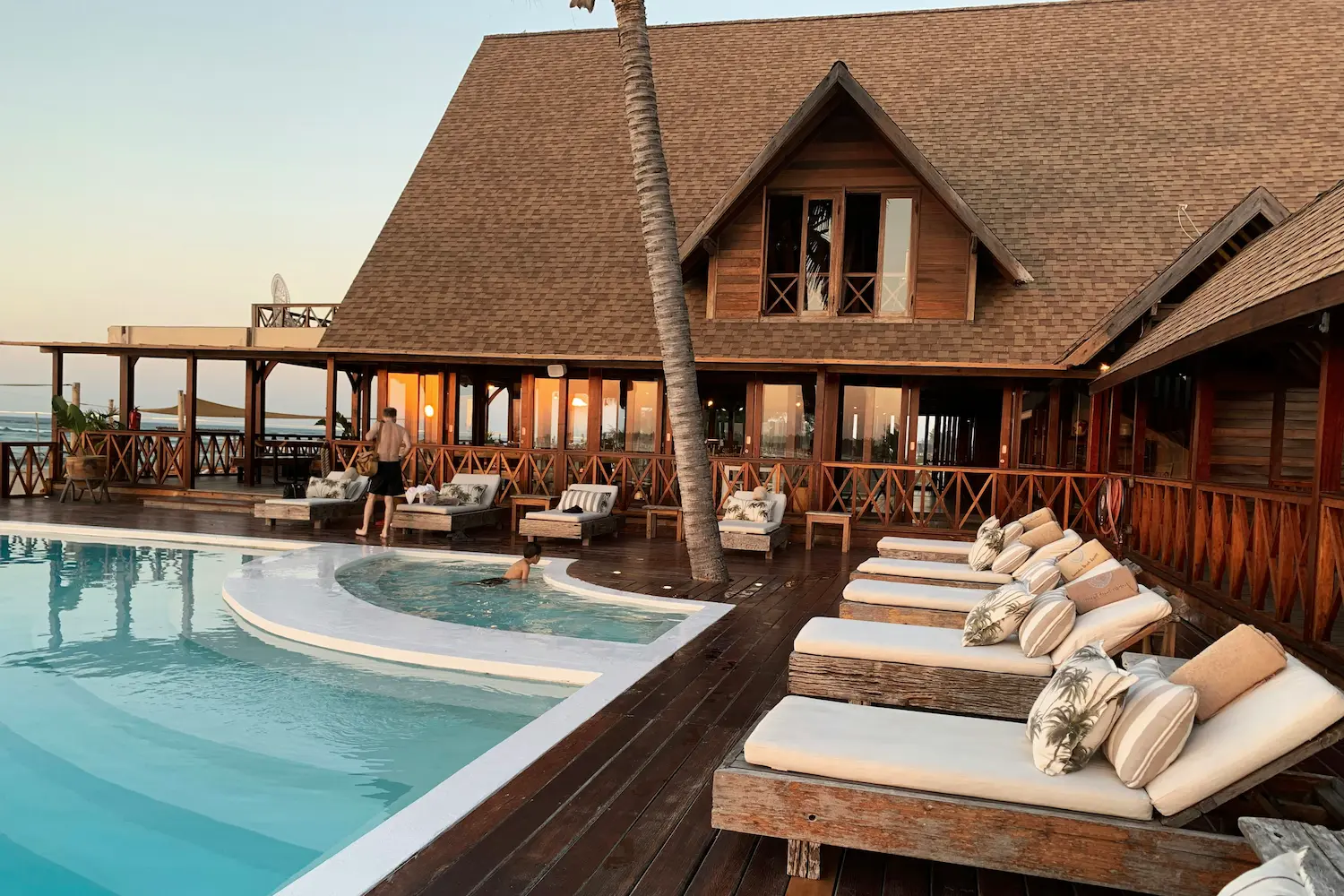 Infinity pool
